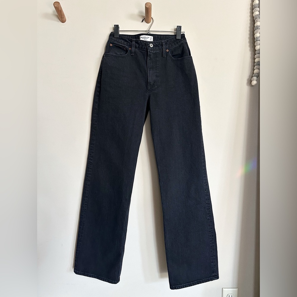 A&F 90’s Relaxed Jean in Curve Love